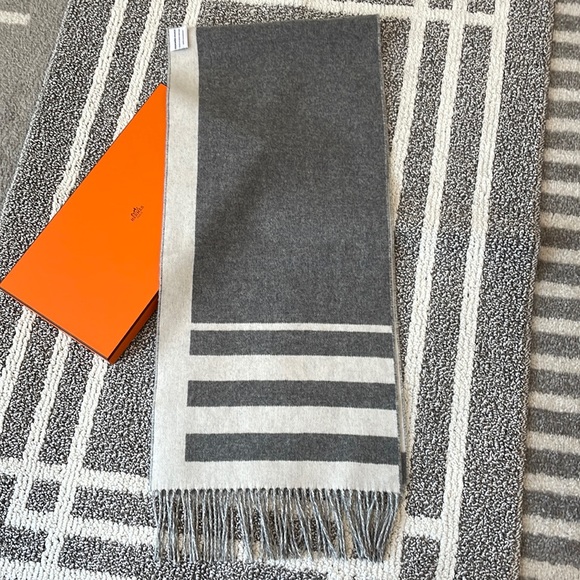 Authentic Hermes double sided cashmere Horse Scarf - Picture 6 of 14